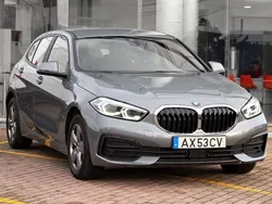 Cinza Usado 2023 BMW 116 Advantage Citadino | € 28.500 (Preço justo)