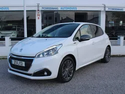 Branco Usado 2019 Peugeot 208 Signature Sky Citadino | € 14.680 (Preço justo)