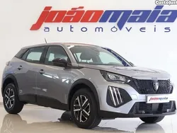 Cinza Usado 2024 Peugeot 2008 Active SUV | € 24.500 (Caro)