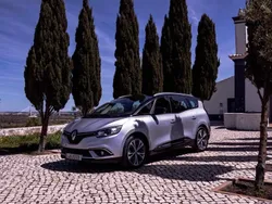 Cinzento Usado 2018 Renault Grand Scénic IV Monovolume | € 18.900 (Preço justo)
