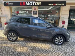 Cinzento Usado 2022 Kia Stonic SUV | € 17.500 (Preço justo)