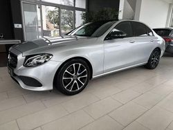 Prateado Usado 2020 Mercedes E220 Avantgarde Sedan | € 39.990 (Preço justo)