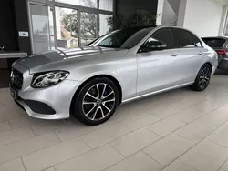 Prateado Usado 2020 Mercedes E220 Avantgarde Sedan | € 39.990 (Preço justo)
