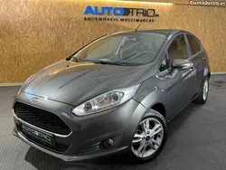 Cinza Usado 2017 Ford Fiesta Trend Citadino | € 9.900 (Caro)