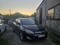 Usado 2011 Opel Astra Cosmo Sedan | € 5.100 (Bom preço)
