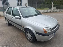 Cinza Usado 2000 Ford Fiesta Ghia Citadino | € 1.990
