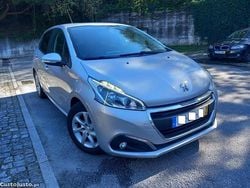 Cinza Usado 2018 Peugeot 208 Active Citadino | € 10.990 (Preço justo)