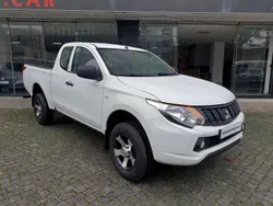 Branco Usado 2017 Mitsubishi L200 Invite Pickup | € 25.499