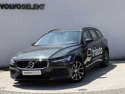 Cinzento pine 724 Usado 2022 Volvo V60 Momentum Carrinha | € 37.300 (Preço justo)