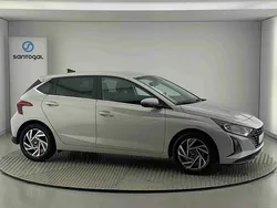Cinzento Usado 2024 Hyundai i20 Comfort Citadino | € 17.490 (Preço justo)