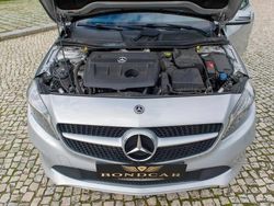 Cinzento Usado 2017 Mercedes A180 Citadino | € 18.200 (Preço justo)
