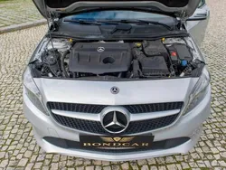 Cinzento Usado 2017 Mercedes A180 Citadino | € 19.200 (Preço justo)