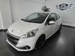 Branco Usado 2016 Peugeot 208 Citadino | € 10.000 (Bom preço)