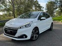 Branco Usado 2018 Peugeot 208 Active Citadino | € 12.900 (Preço elevado)