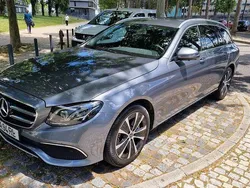 Usado 2019 Mercedes E300 Sedan | € 26.000