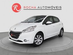 Branco Usado 2014 Peugeot 208 Active Citadino | € 9.990 (Preço justo)