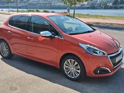 Usado 2015 Peugeot 208 Allure Citadino | € 9.000 (Preço justo)