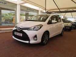 Branco Usado 2015 Toyota Yaris Comfort | € 11.980 (Preço justo)