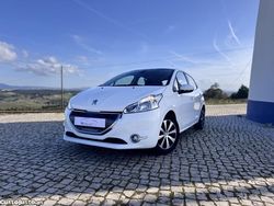Branco Usado 2013 Peugeot 208 Citadino | € 10.500 (Caro)