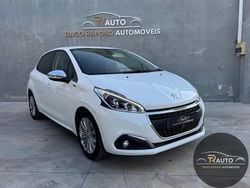 Branco Usado 2019 Peugeot 208 Signature Sky Citadino | € 11.900 (Preço justo)