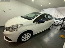 Branco Usado 2016 Peugeot 208 Active Citadino | € 8.200 (Bom preço)