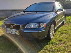 Cinzento Usado 2005 Volvo S60 Sedan | € 4.500 (Bom preço)