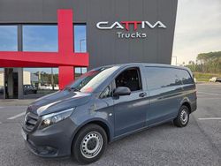 Cinza Usado 2019 Mercedes Vito Monovolume | € 17.900