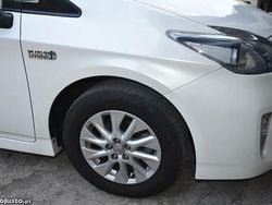 Branco Usado 2015 Toyota Prius Touch Citadino | € 12.500