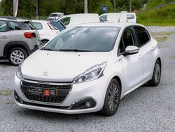 Branco Usado 2019 Peugeot 208 Allure Citadino | € 11.500 (Preço justo)