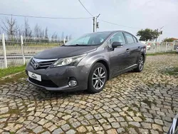 Cinzento Usado 2011 Toyota Avensis | € 9.750 (Preço justo)