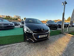 Preto Usado 2015 Peugeot 208 Style Citadino | € 7.990 (Preço justo)