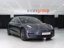 Cinzento Usado 2019 Tesla Model 3 Standard Range Sedan | € 20.490 (Preço justo)