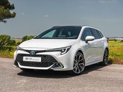Branco (pintura metalizada especial) Usado 2024 Toyota Corolla Sedan | € 37.950