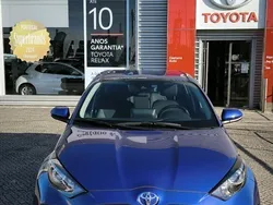 Azul (pintura metalizada) Usado 2023 Toyota Yaris Comfort Sedan | € 18.250 (Preço justo)