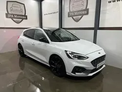 Branco Usado 2019 Ford Focus ST Citadino | € 34.900