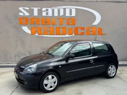 Preto Usado 2004 Renault Clio II Authentique | € 3.750 (Preço justo)
