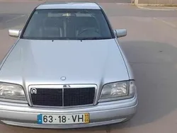 Cinzento Usado 2003 Mercedes C250 Sedan | € 4.000
