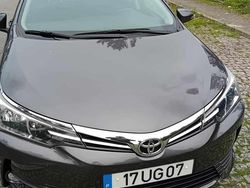 Cinzento Usado 2018 Toyota Corolla Sedan | € 14.900