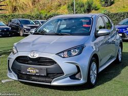 Cinza Usado 2023 Toyota Yaris Plus Citadino | € 19.499 (Preço elevado)