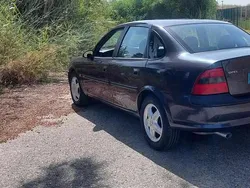 Azul Usado 1995 Opel Vectra Sedan | € 1.750