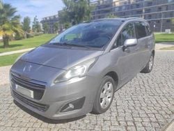 Cinzento Usado 2015 Peugeot 5008 Monovolume | € 10.750 (Bom preço)