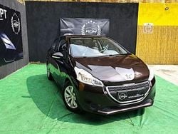Castanho Usado 2013 Peugeot 208 Active Citadino | € 6.490 (Bom preço)