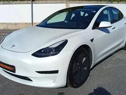 Branco Usado 2021 Tesla Model 3 Standard Range Plus Sedan | € 24.750 (Preço justo)