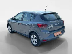 Cinza Usado 2024 Dacia Sandero Expression Citadino | € 16.450 (Bom preço)