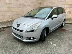 Cinzento Usado 2012 Peugeot 5008 Monovolume | € 8.500