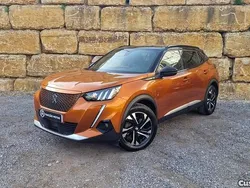Vermelho Usado 2021 Peugeot e-2008 GT-line SUV | € 23.500 (Preço justo)