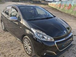 Usado 2017 Peugeot 208 Style Citadino | € 7.500 (Preço justo)