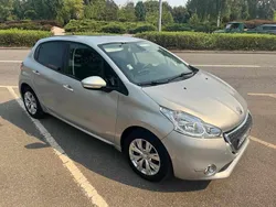 Cinzento Usado 2014 Peugeot 208 Citadino | € 6.490 (Bom preço)