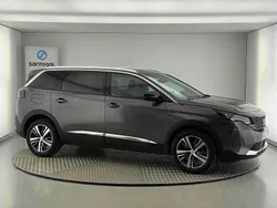 Cinzento Usado 2024 Peugeot 5008 Allure Monovolume | € 33.990 (Preço justo)