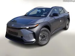 Cinza Usado 2025 Toyota bZ4X SUV | € 36.900 (Preço justo)